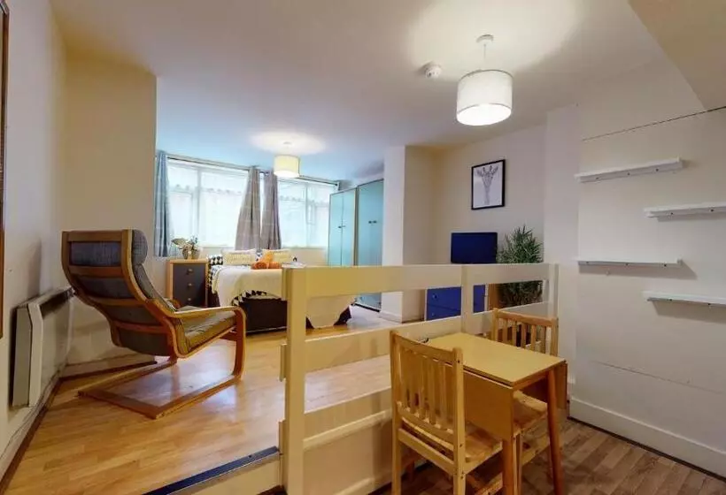 St Pauls Studio 24