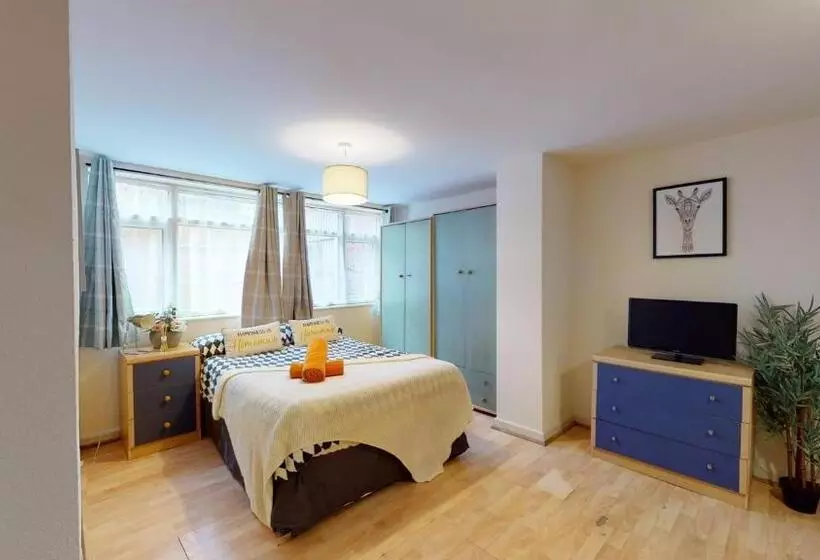 St Pauls Studio 24