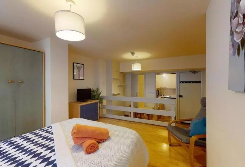 St Pauls Studio 24