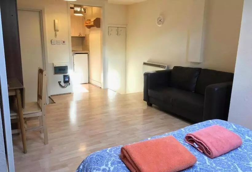 St Pauls Studio 24