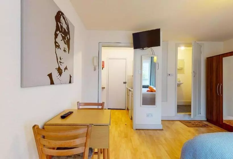 St Pauls Studio 24