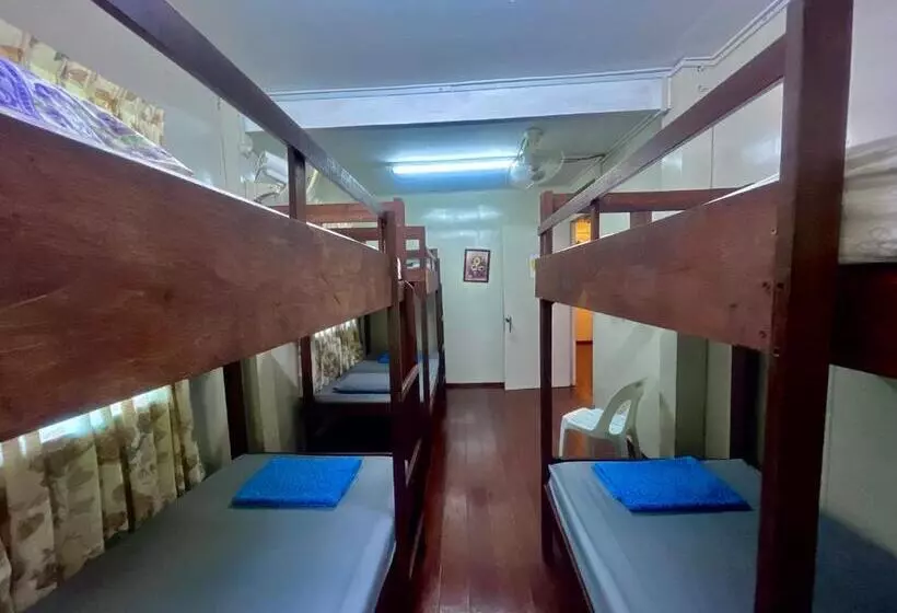 ユースホステル Nuluhon Garden Dormitorio
