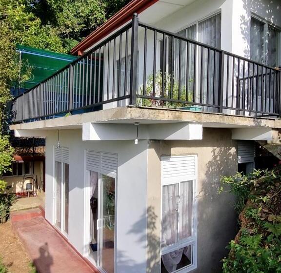 Hostel Squirrel S Nest