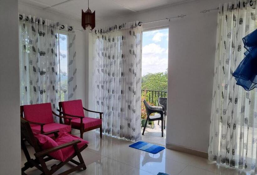 Hostel Squirrel S Nest