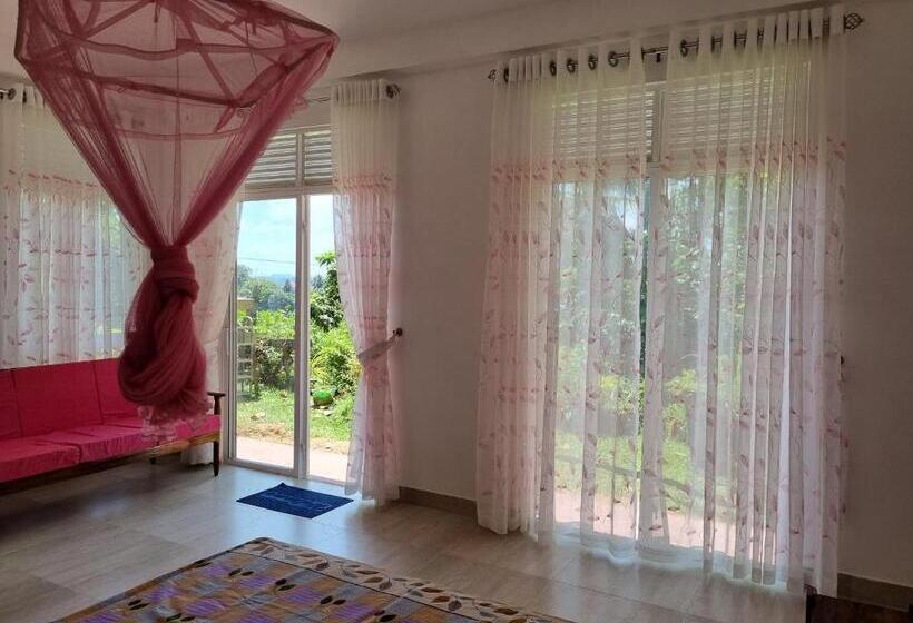 Hostel Squirrel S Nest