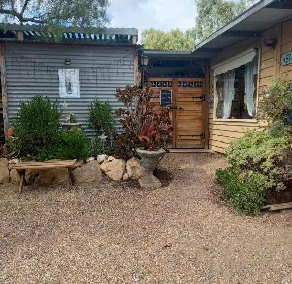 Aamiaismajoitus (B&B) A La Folly Too The Old Workshop