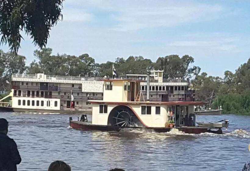 Aamiaismajoitus (B&B) A La Folly Too The Old Workshop