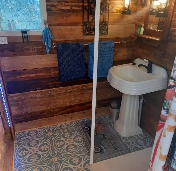 Aamiaismajoitus (B&B) A La Folly Too The Old Workshop