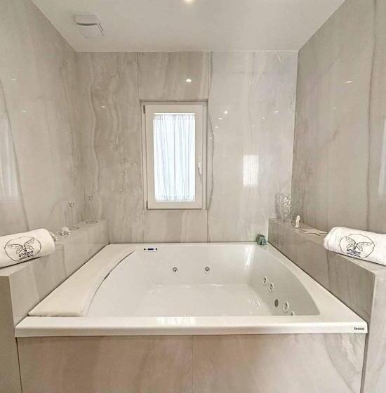 تختخواب و صبحانه Stabia Junior Suite