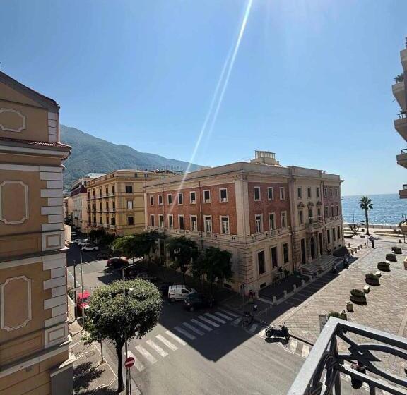 تختخواب و صبحانه Stabia Junior Suite