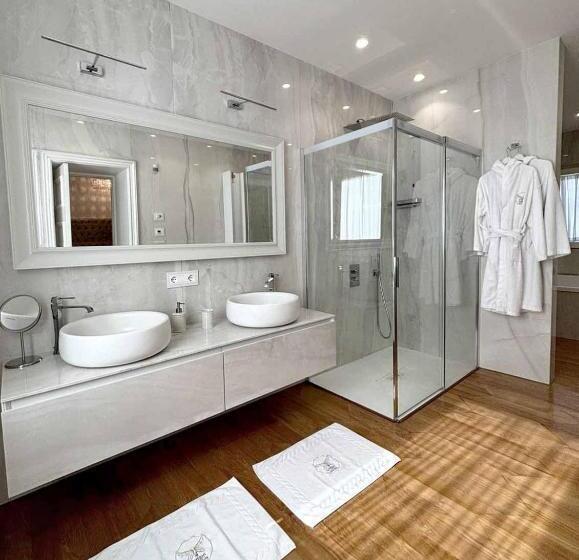 تختخواب و صبحانه Stabia Junior Suite