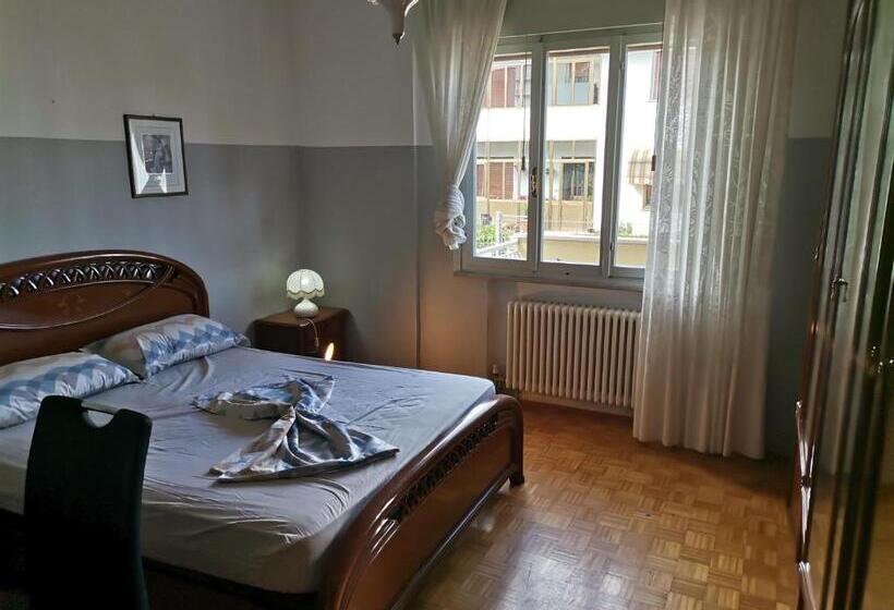 پانسیون Camera Matrimoniale Con Ampio Armadio