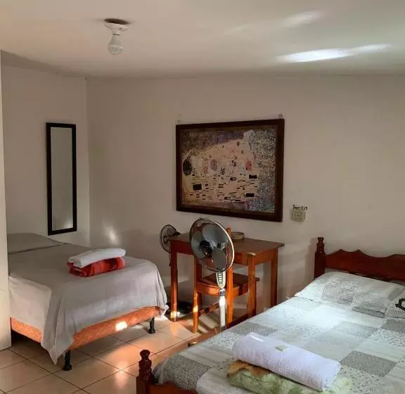 پانسیون Hostal Familiar Ulua