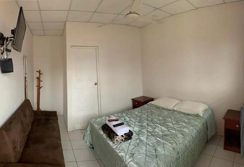 پانسیون Hostal Familiar Ulua