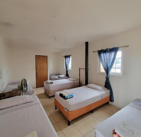 پانسیون Hostal Familiar Ulua