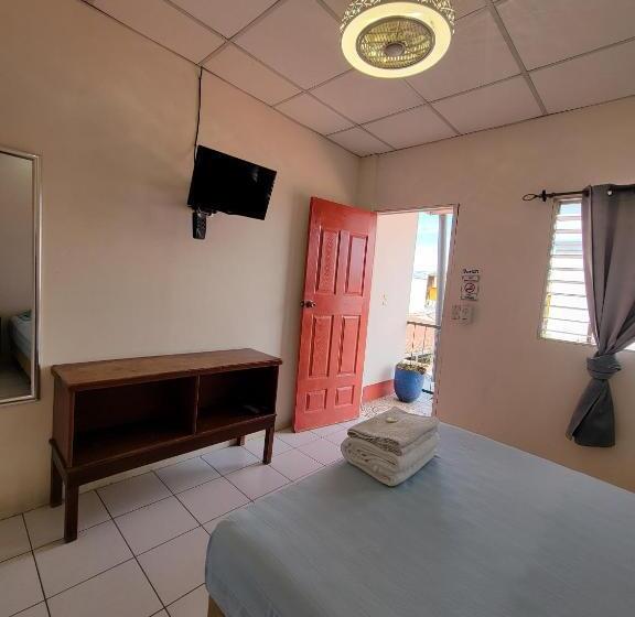 پانسیون Hostal Familiar Ulua