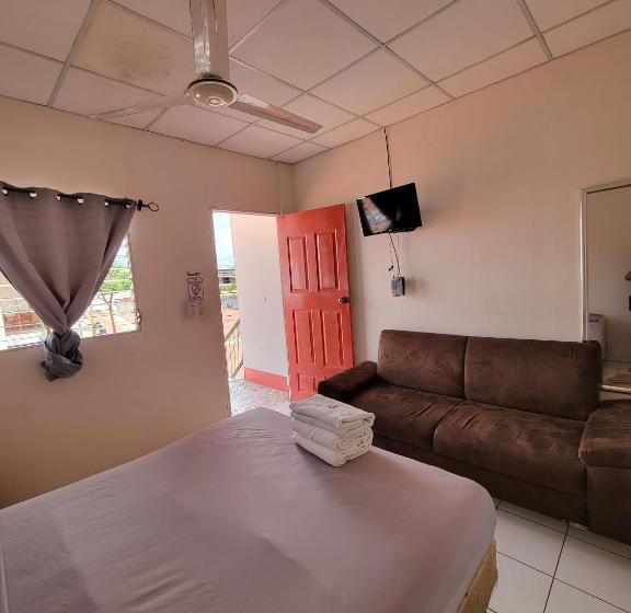 پانسیون Hostal Familiar Ulua