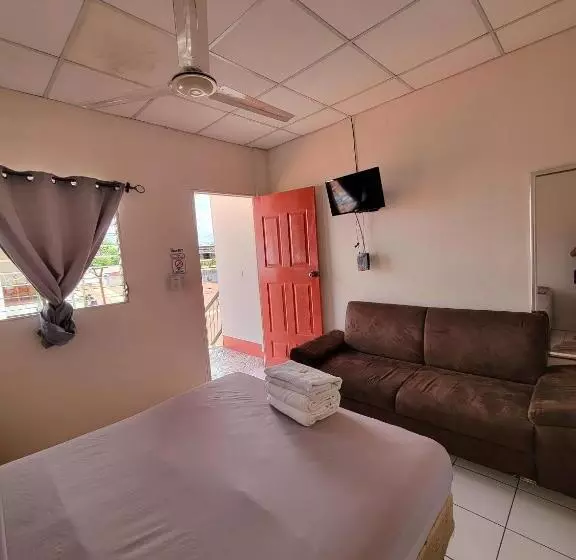 پانسیون Hostal Familiar Ulua