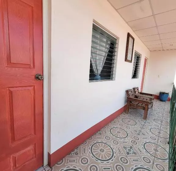 پانسیون Hostal Familiar Ulua