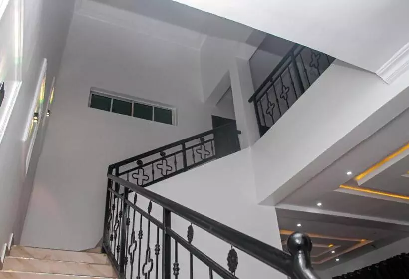 پانسیون Lvingspace Apartments