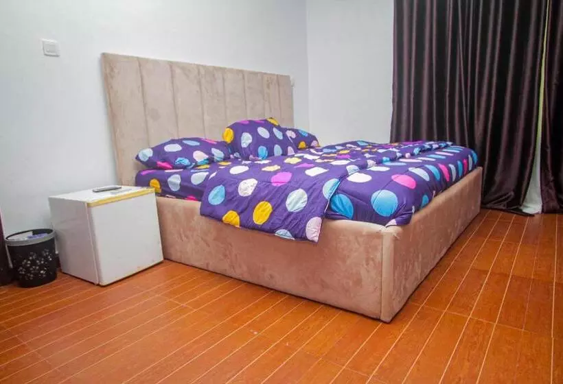 پانسیون Lvingspace Apartments