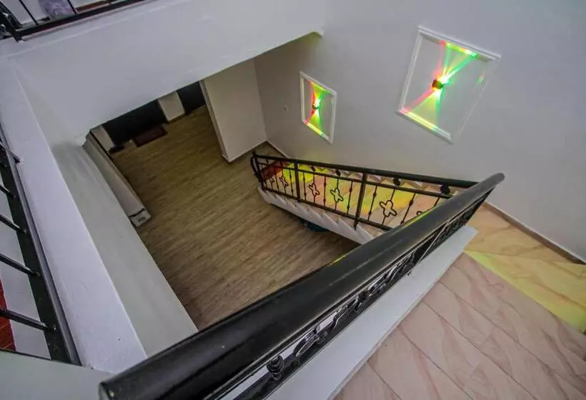 پانسیون Lvingspace Apartments