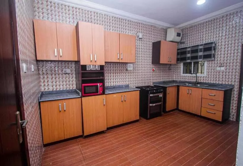 پانسیون Lvingspace Apartments