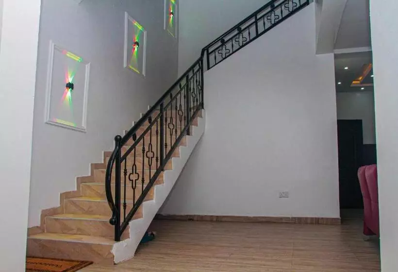 پانسیون Lvingspace Apartments