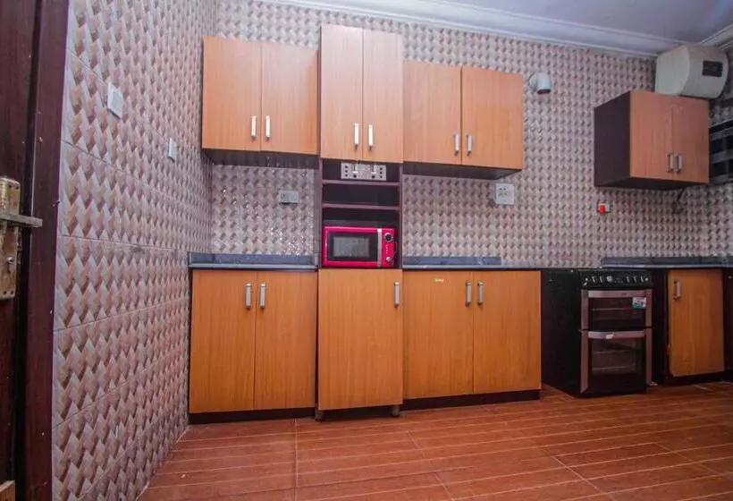 پانسیون Lvingspace Apartments