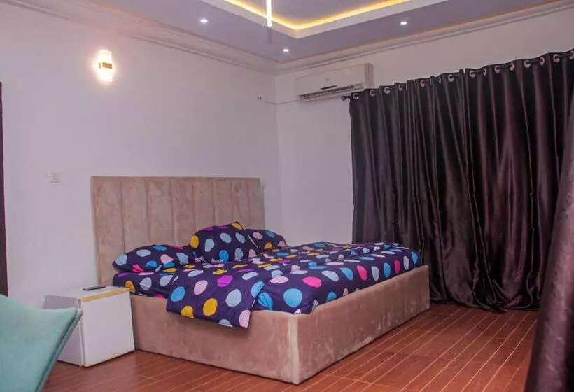 پانسیون Lvingspace Apartments