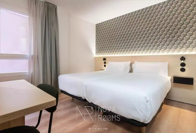 ペンション Hostal Nova Rooms By Myhousespain