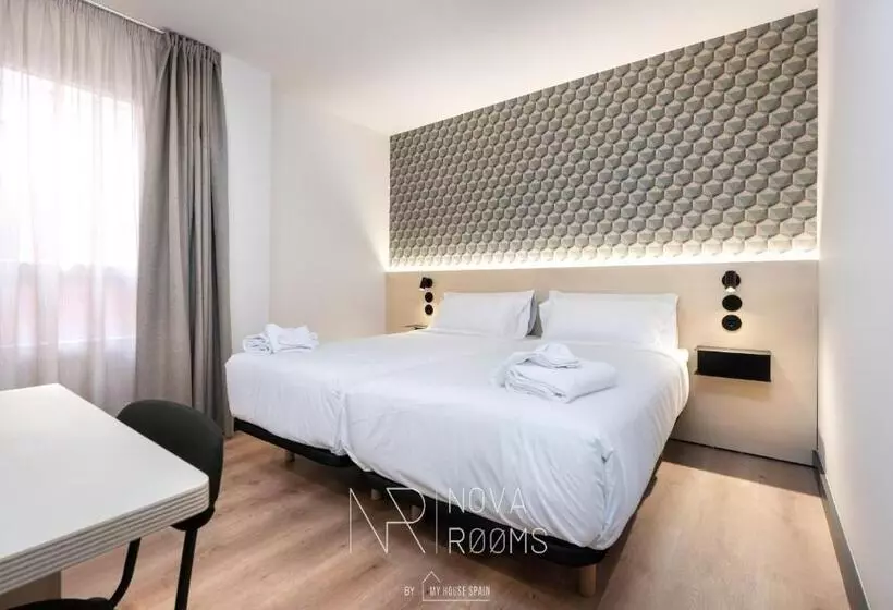 ペンション Hostal Nova Rooms By Myhousespain
