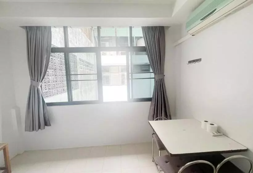 پانسیون V Reserve At Merry V