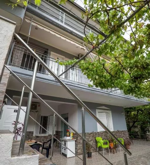 ペンション Zana Guesthouse