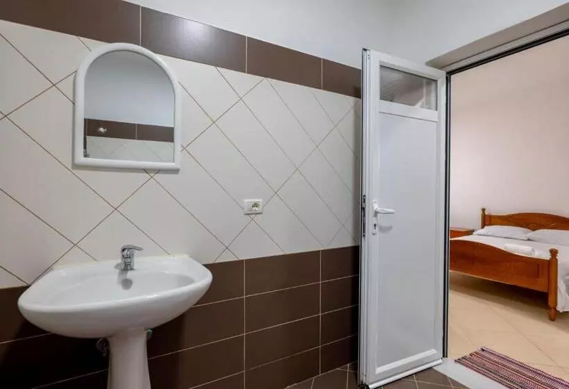 ペンション Zana Guesthouse