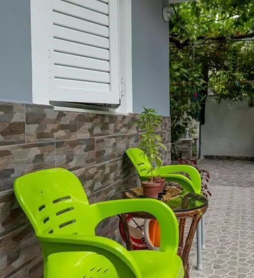 ペンション Zana Guesthouse