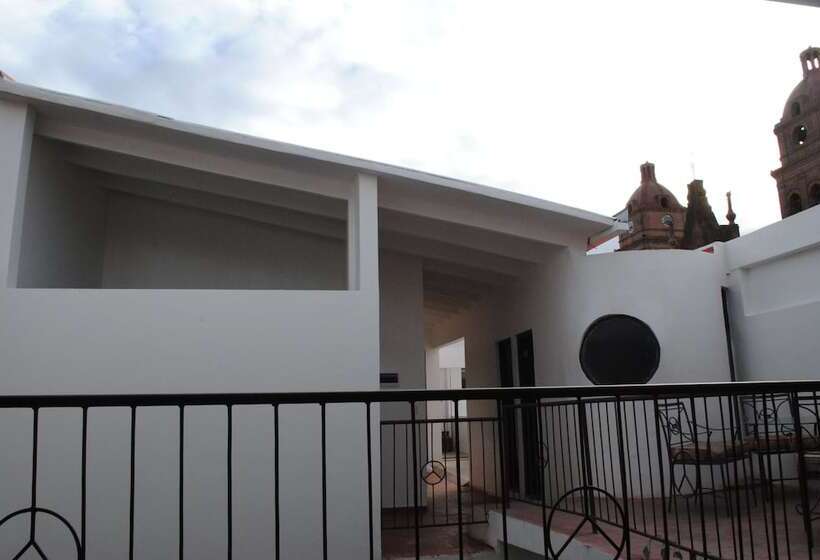 تختخواب و صبحانه Nomad Hostel