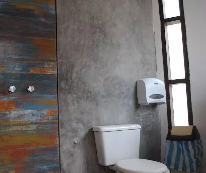 تختخواب و صبحانه Nomad Hostel