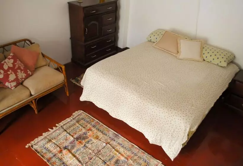 تختخواب و صبحانه Nomad Hostel