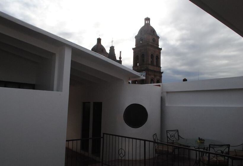 تختخواب و صبحانه Nomad Hostel