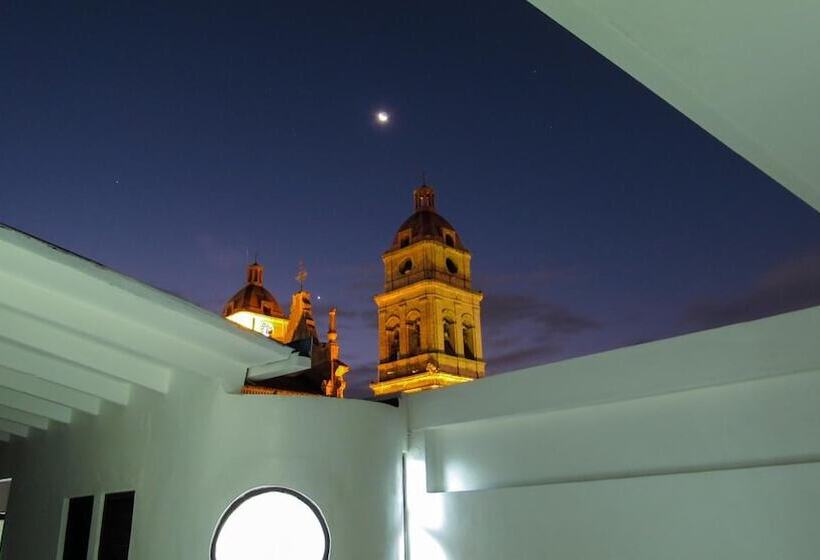 تختخواب و صبحانه Nomad Hostel