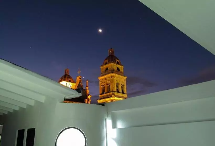 تختخواب و صبحانه Nomad Hostel