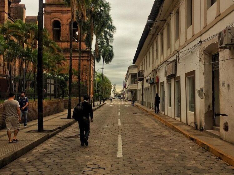 تختخواب و صبحانه Nomad Hostel