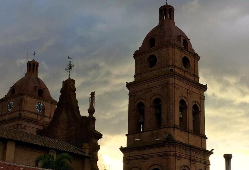 تختخواب و صبحانه Nomad Hostel