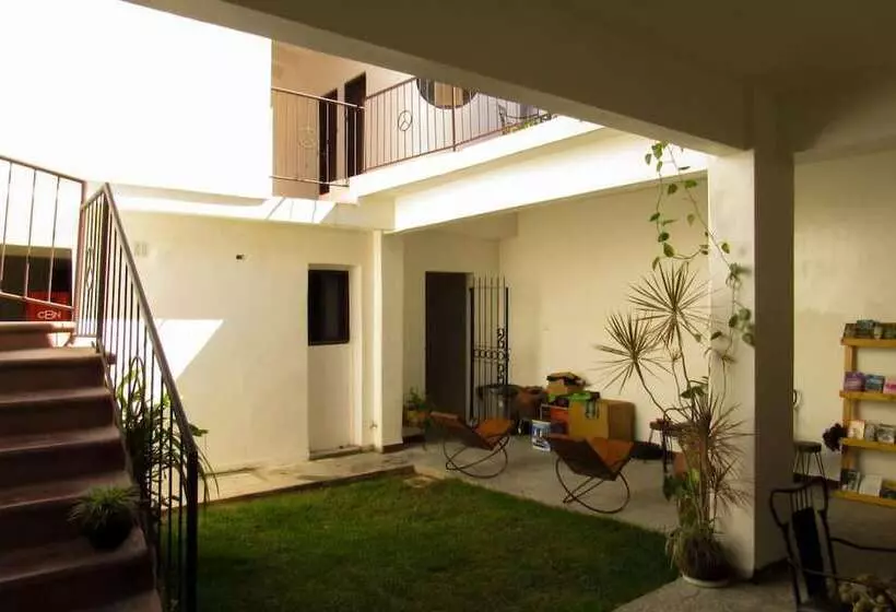 تختخواب و صبحانه Nomad Hostel