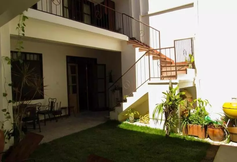 تختخواب و صبحانه Nomad Hostel