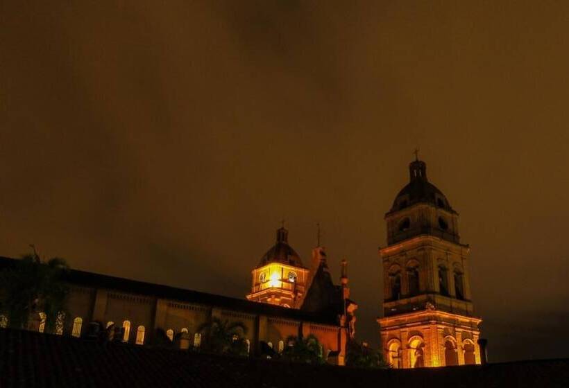 تختخواب و صبحانه Nomad Hostel