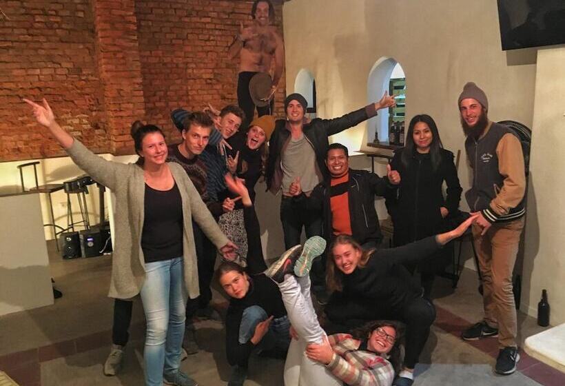 تختخواب و صبحانه Nomad Hostel