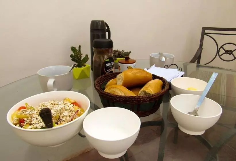 تختخواب و صبحانه Nomad Hostel