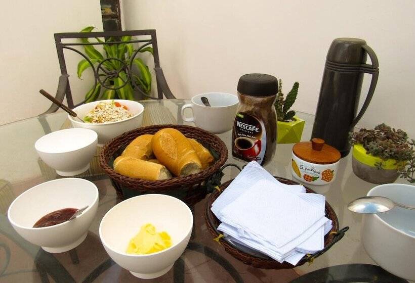 تختخواب و صبحانه Nomad Hostel